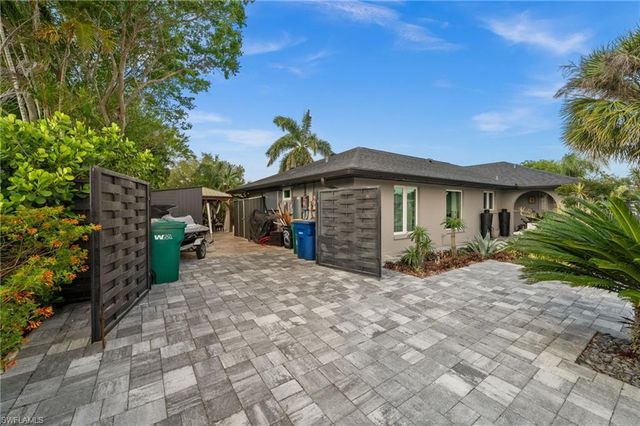 38 Willoughby DR, Naples, FL 34110