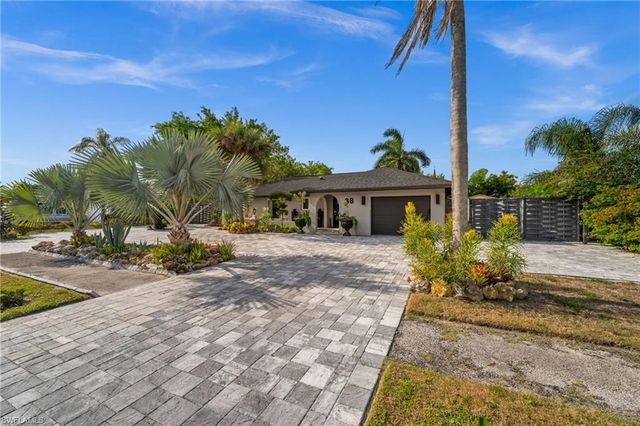 38 Willoughby DR, Naples, FL 34110