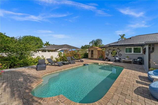 38 Willoughby DR, Naples, FL 34110