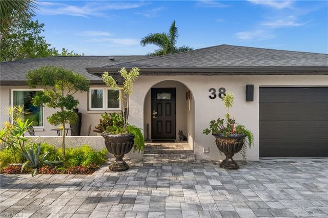 38 Willoughby DR, Naples, FL 34110