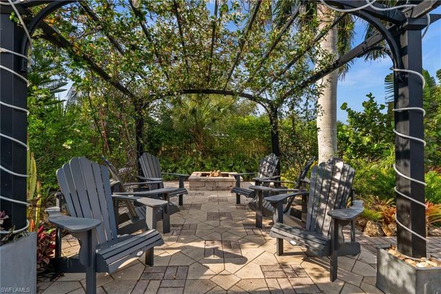 38 Willoughby DR, Naples, FL 34110