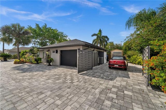 38 Willoughby DR, Naples, FL 34110
