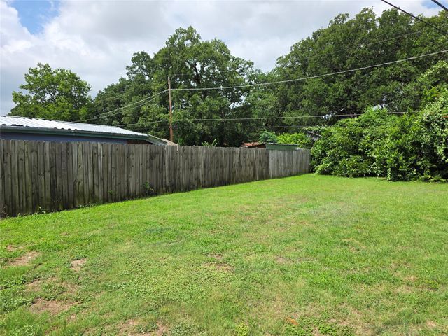 1817 Brittain Street, Fort Worth, TX 76111