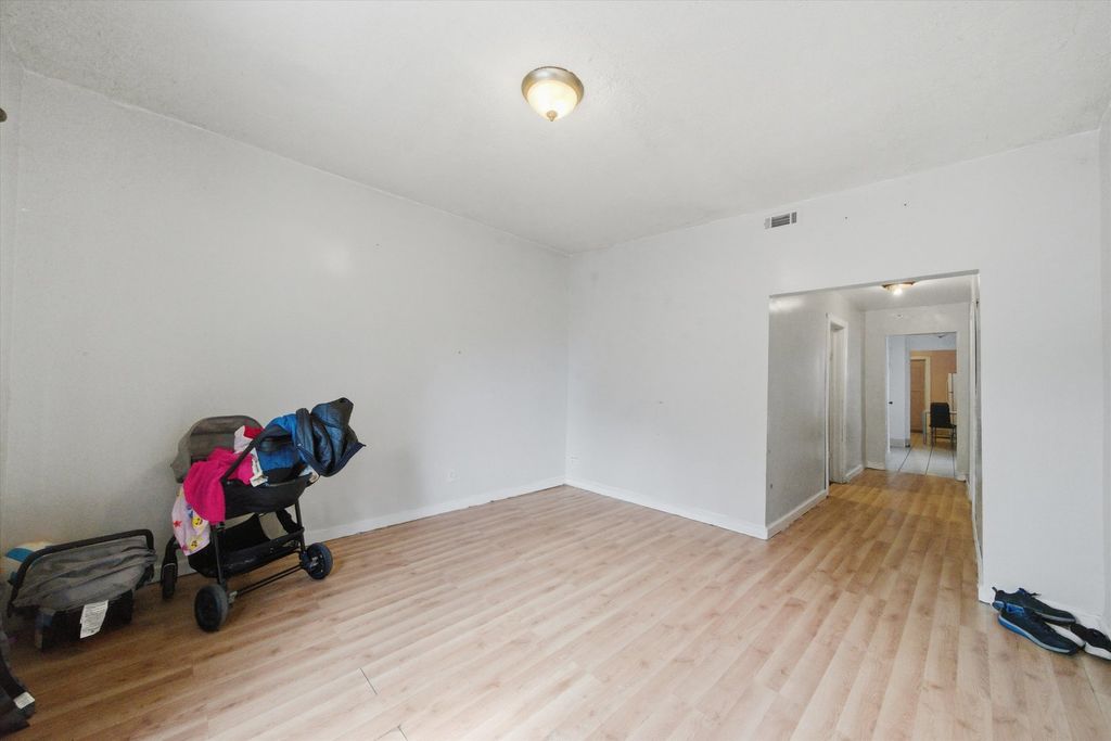 8914 S Exchange Avenue, Chicago, IL 60617 — photo 3