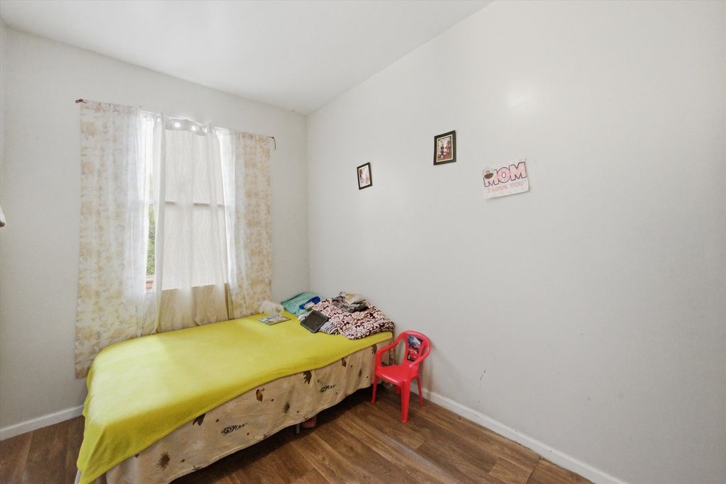 8914 S Exchange Avenue, Chicago, IL 60617 — photo 5
