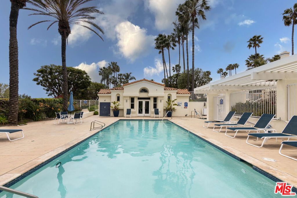 6483 Zuma View Place 106, Malibu, CA 90265