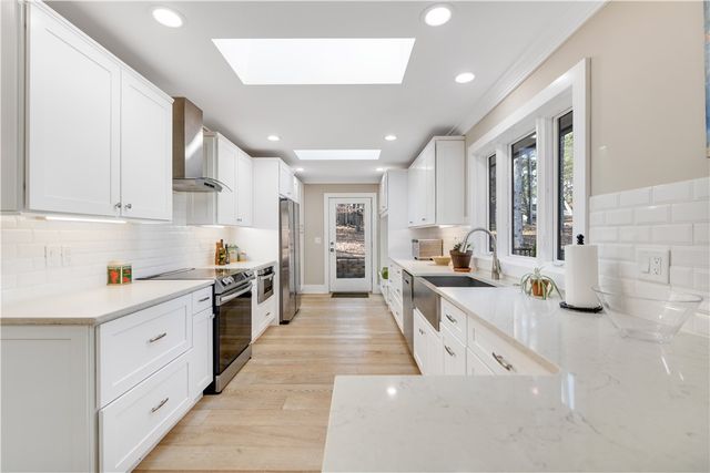 24 Port Tack Drive, Salem, SC 29676