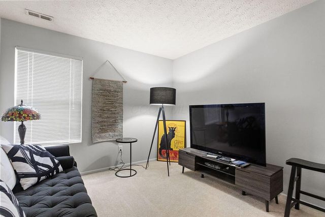 4267 Tigertail Lane, Grove City, OH 43123