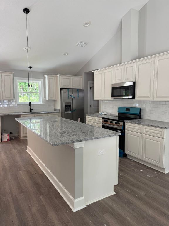 Image 3 of property listing at 86 Renegade Road, Crawfordville, FL 32327
