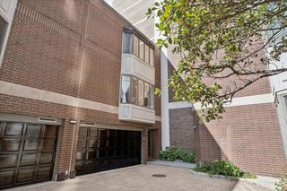 1740 N CLARK Street 1733, Chicago, IL 60614