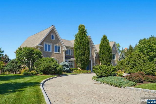 211 Vaccaro Drive, Cresskill, NJ 07626