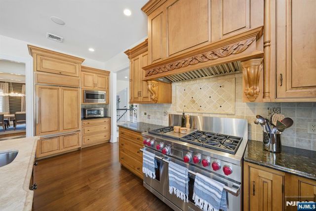 211 Vaccaro Drive, Cresskill, NJ 07626