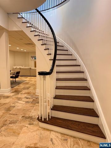 211 Vaccaro Drive, Cresskill, NJ 07626