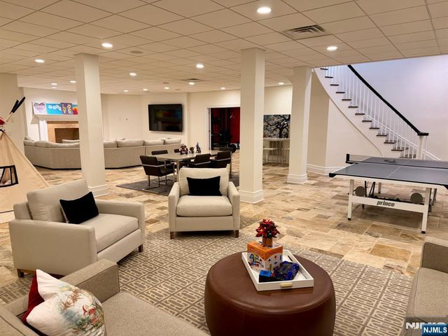 211 Vaccaro Drive, Cresskill, NJ 07626