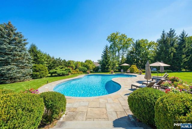 211 Vaccaro Drive, Cresskill, NJ 07626