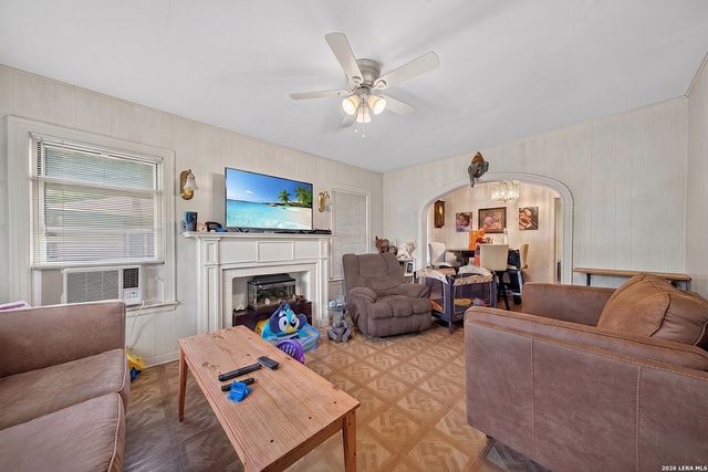 1517 W Hollywood, San Antonio, TX 78201
