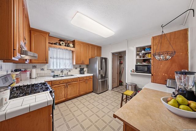 1517 W Hollywood, San Antonio, TX 78201