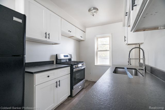 23442 Melville Avenue, Hazel Park, MI 48030