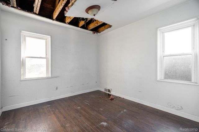 23442 Melville Avenue, Hazel Park, MI 48030