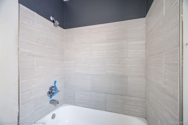 23442 Melville Avenue, Hazel Park, MI 48030