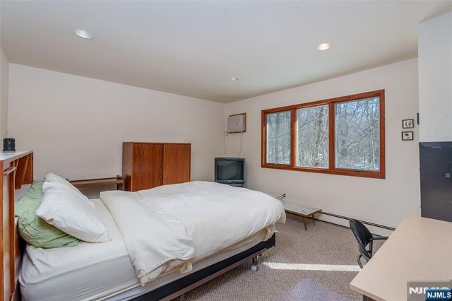 12 Ledgewood Trail, Kinnelon Borough, NJ 07405