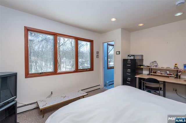 12 Ledgewood Trail, Kinnelon Borough, NJ 07405