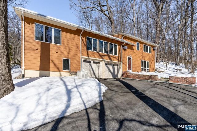 12 Ledgewood Trail, Kinnelon Borough, NJ 07405