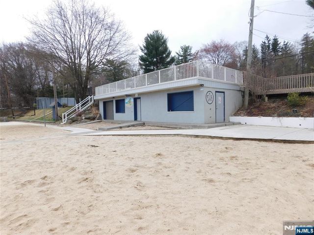 12 Ledgewood Trail, Kinnelon Borough, NJ 07405