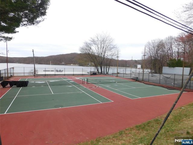 12 Ledgewood Trail, Kinnelon Borough, NJ 07405