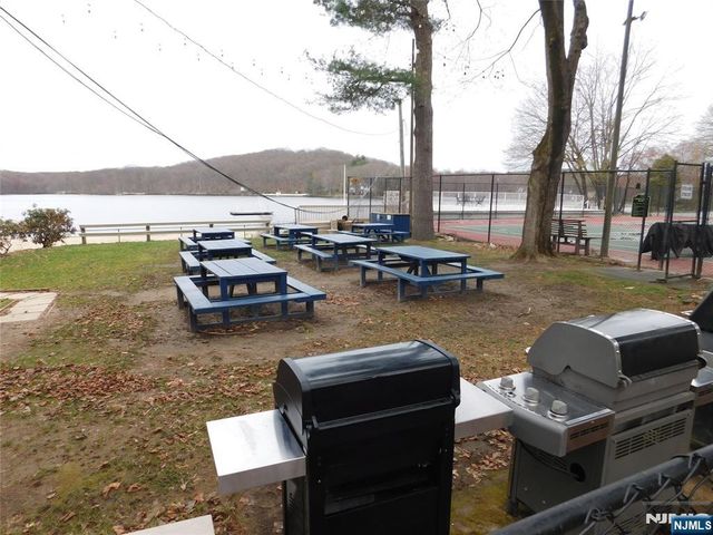 12 Ledgewood Trail, Kinnelon Borough, NJ 07405