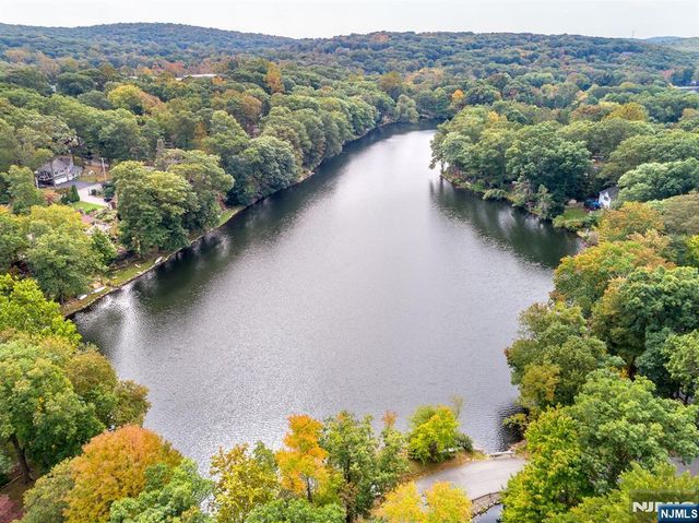 12 Ledgewood Trail, Kinnelon Borough, NJ 07405