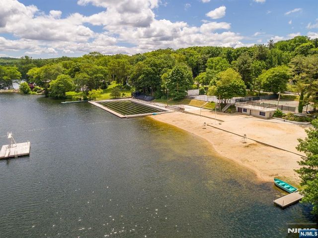 12 Ledgewood Trail, Kinnelon Borough, NJ 07405