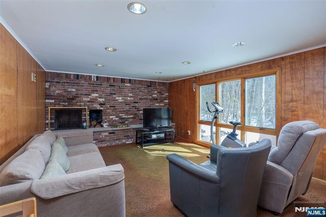 12 Ledgewood Trail, Kinnelon Borough, NJ 07405