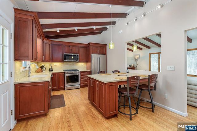 12 Ledgewood Trail, Kinnelon Borough, NJ 07405