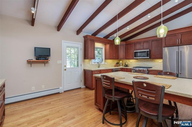 12 Ledgewood Trail, Kinnelon Borough, NJ 07405