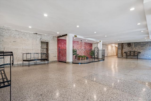 60-11 Broadway 3C, Woodside, NY 11377