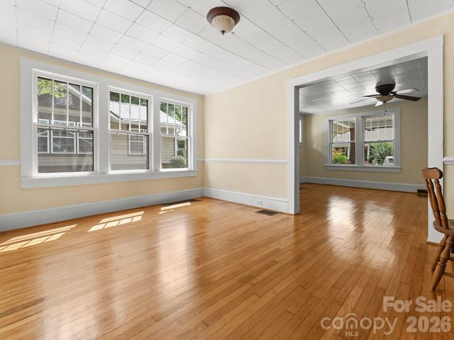 31 Dorchester Avenue, Asheville, NC 28806