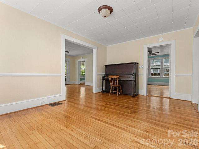 31 Dorchester Avenue, Asheville, NC 28806