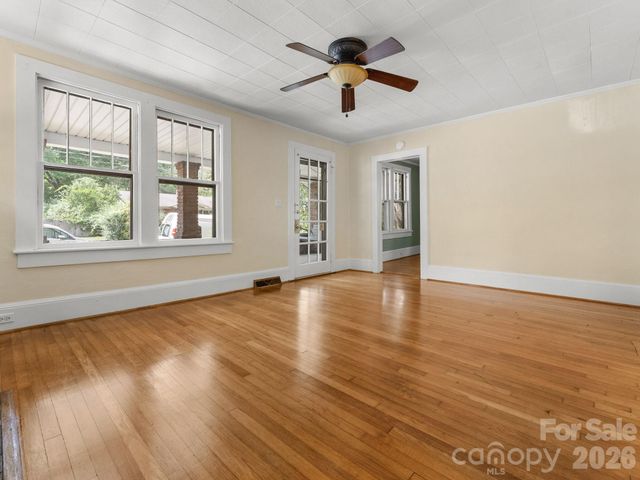 31 Dorchester Avenue, Asheville, NC 28806