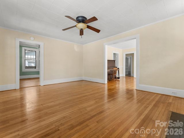 31 Dorchester Avenue, Asheville, NC 28806