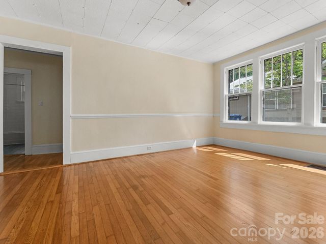 31 Dorchester Avenue, Asheville, NC 28806