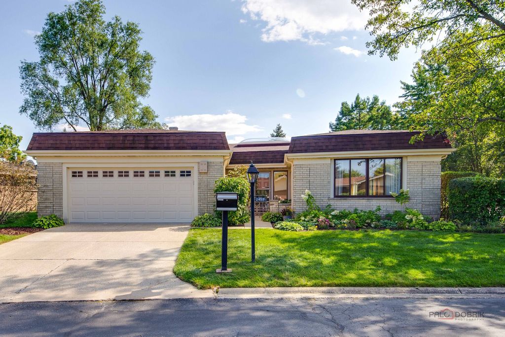 2457 Seville Circle, Northbrook, IL 60062 — exterior