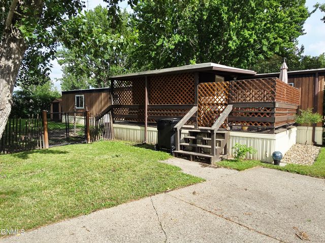 419 Cambridge Drive, Bismarck, ND 58504 property photo