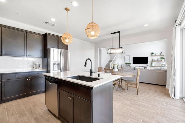 2752 Pontiac Avenue, Clovis, CA 93611