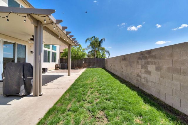 2752 Pontiac Avenue, Clovis, CA 93611