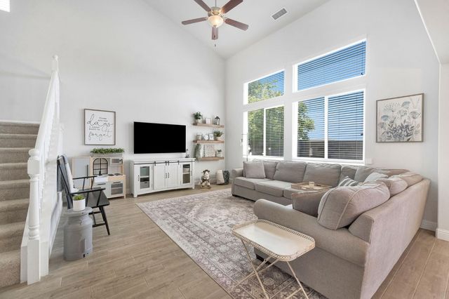 2752 Pontiac Avenue, Clovis, CA 93611