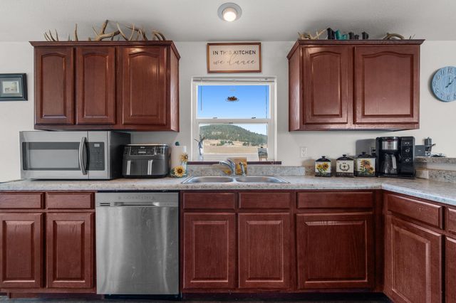 38521 Tekoa Idaho Rd, Tekoa, WA 99033