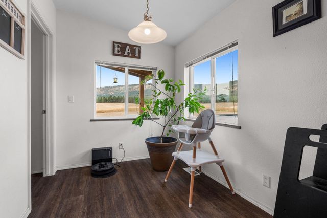 38521 Tekoa Idaho Rd, Tekoa, WA 99033