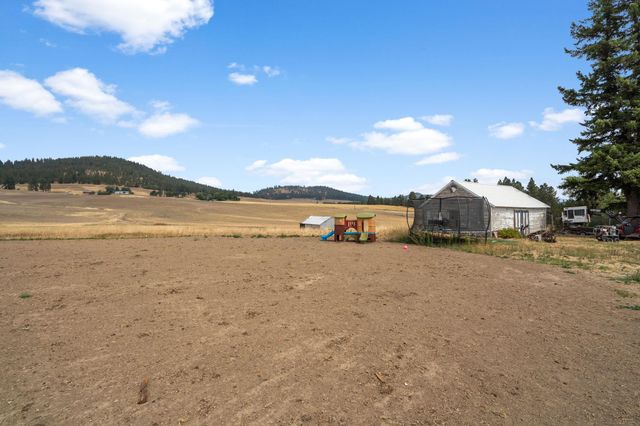 38521 Tekoa Idaho Rd, Tekoa, WA 99033