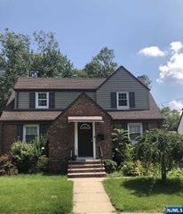 3-33 31st Street 2nd flr, Fair Lawn, NJ 07410